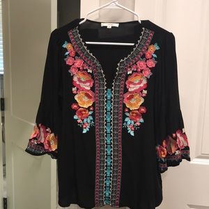 Andre by Unit Embroidered Top S